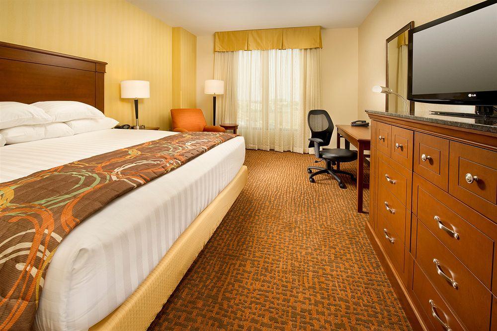 Drury Inn & Suites St. Louis Brentwood Exterior photo